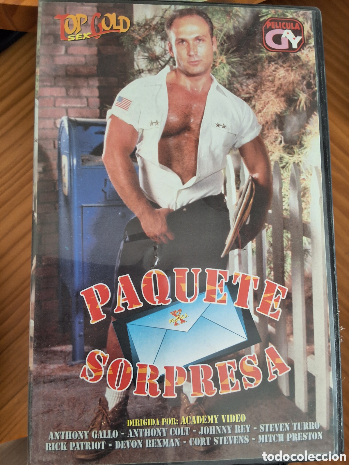 Otros art&iacute;culos de coleccionismo en papel: Paquete sorpresa pel&iacute;cula VHS entre hombres para adultos