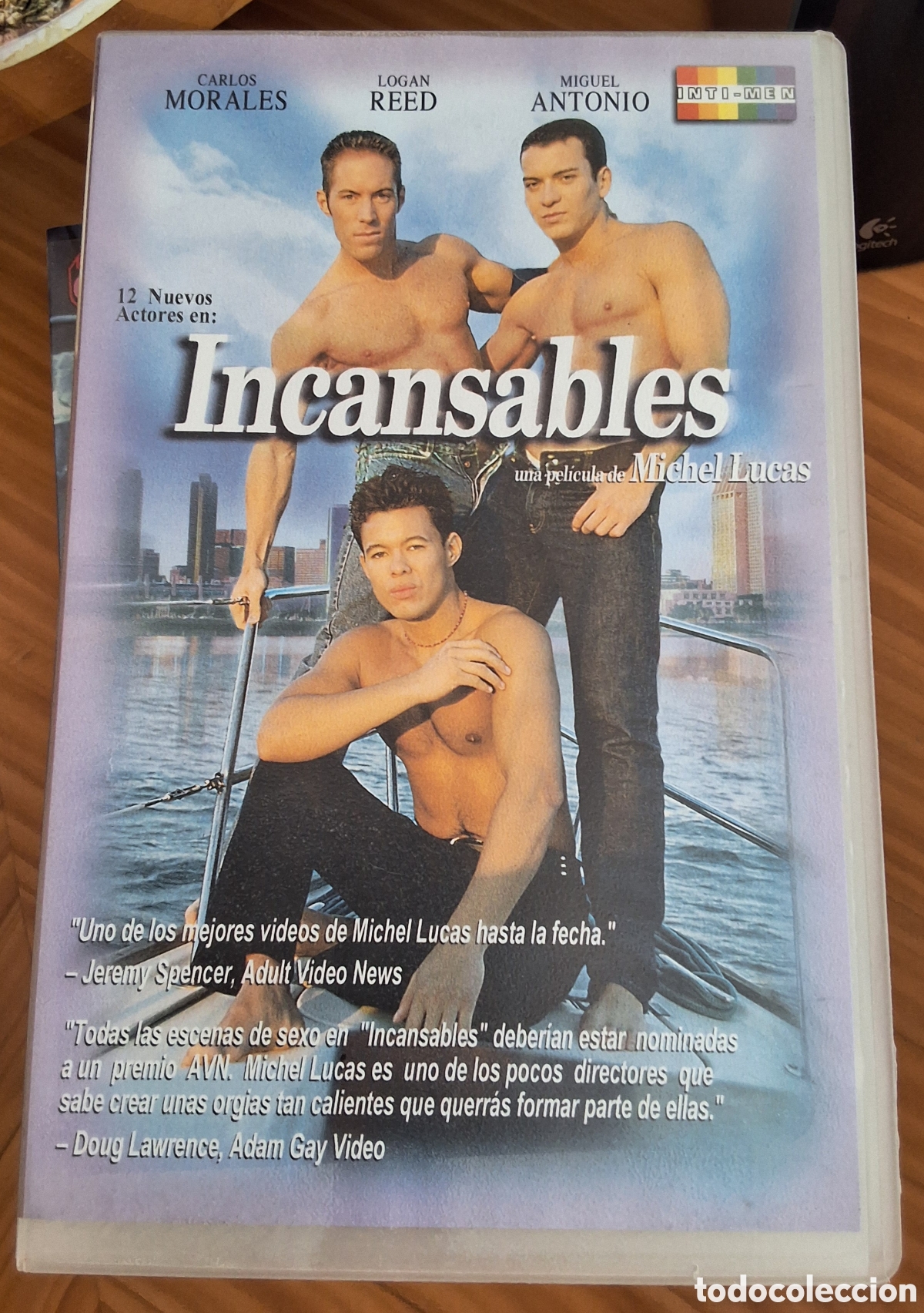 Otros art&iacute;culos de coleccionismo en papel: Incansables pel&iacute;cula VHS entre hombres para adultos