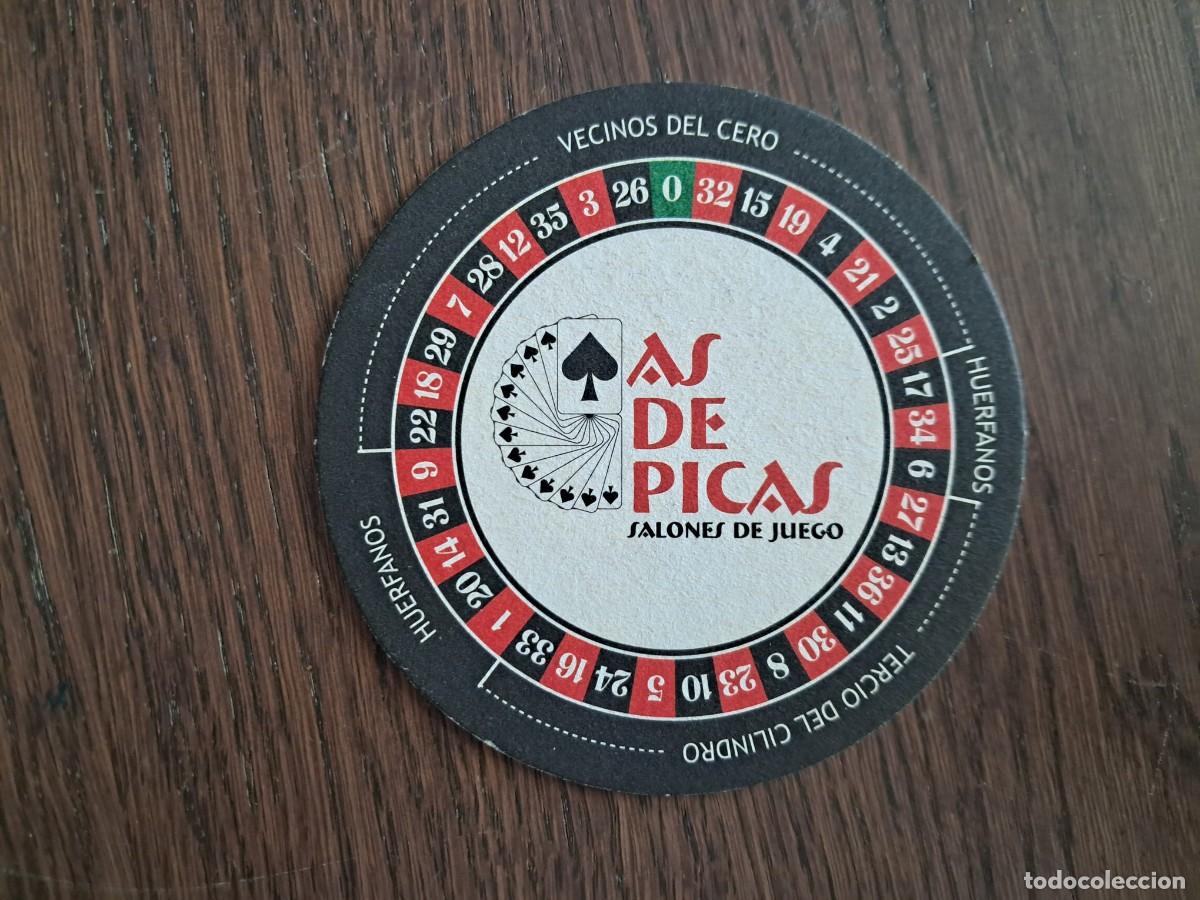 Otros art&iacute;culos de coleccionismo en papel: posavasos de publicidad, salones de juegos as de picas.