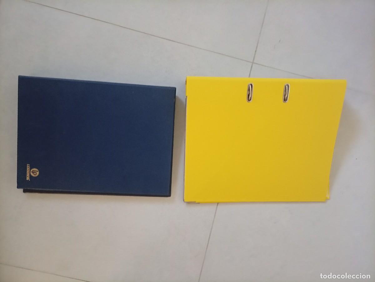 Otros art&iacute;culos de coleccionismo en papel: Dos carpetas archivador de diferentes tama&ntilde;os y sistemas de anillas. - Una carpeta azul de 4 anilla