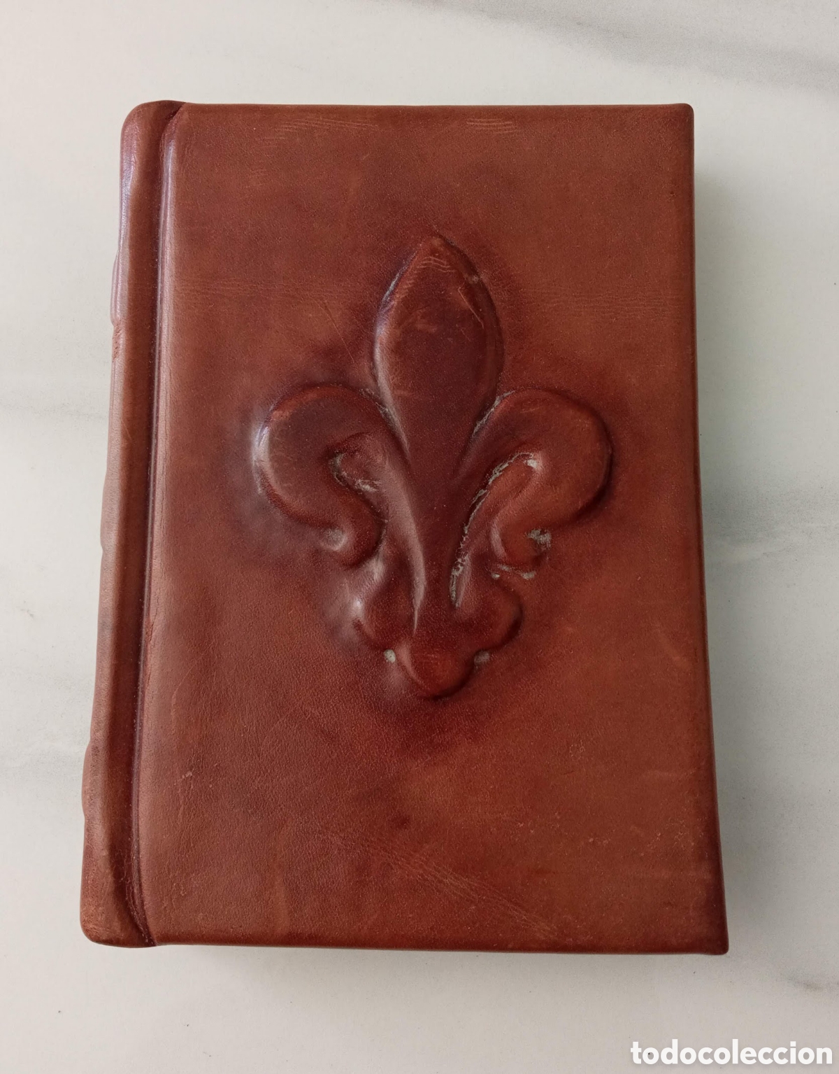 Otros art&iacute;culos de coleccionismo en papel: Antigua agenda telef&oacute;nica de cuero repujado _Artesania Emblema Lirio Flor de Lis