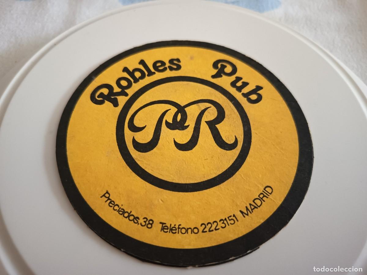 Otros art&iacute;culos de coleccionismo en papel: POSAVASOS PUB ROBLES-MADRID - Foto 1