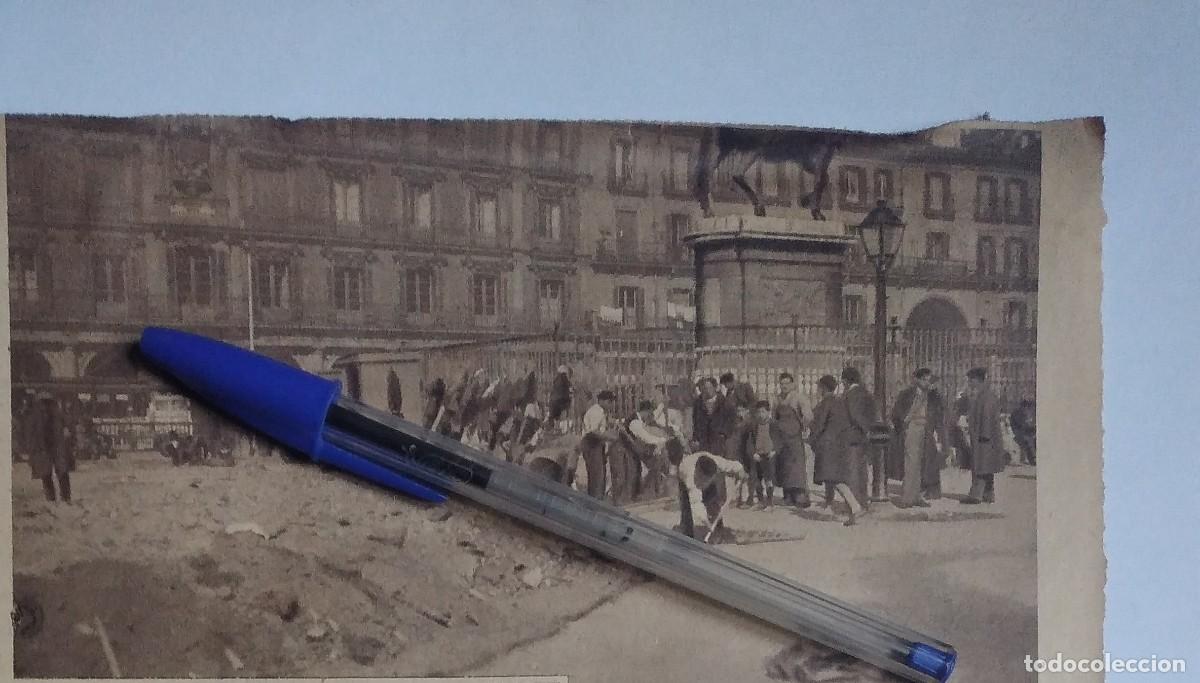 Otros art&iacute;culos de coleccionismo en papel: MADRID PLAZA MAYOR OBRAS OBREROS DESPOJADA DE &Aacute;RBOLES RECORTE PRENSA A&Ntilde;O 1936