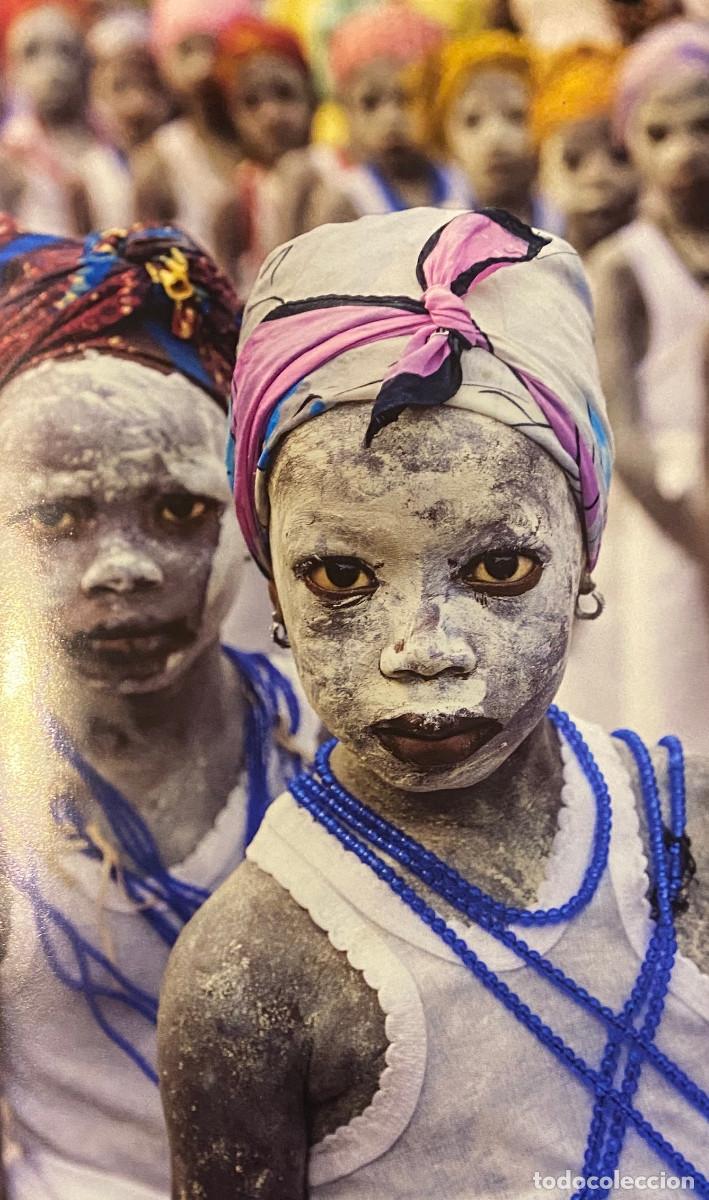 Otros art&iacute;culos de coleccionismo en papel: Fotograf&iacute;a art&iacute;stica. Ni&ntilde;as africanas pintadas para una fiesta. Tama&ntilde;o folio, enmarcable. Nueva.