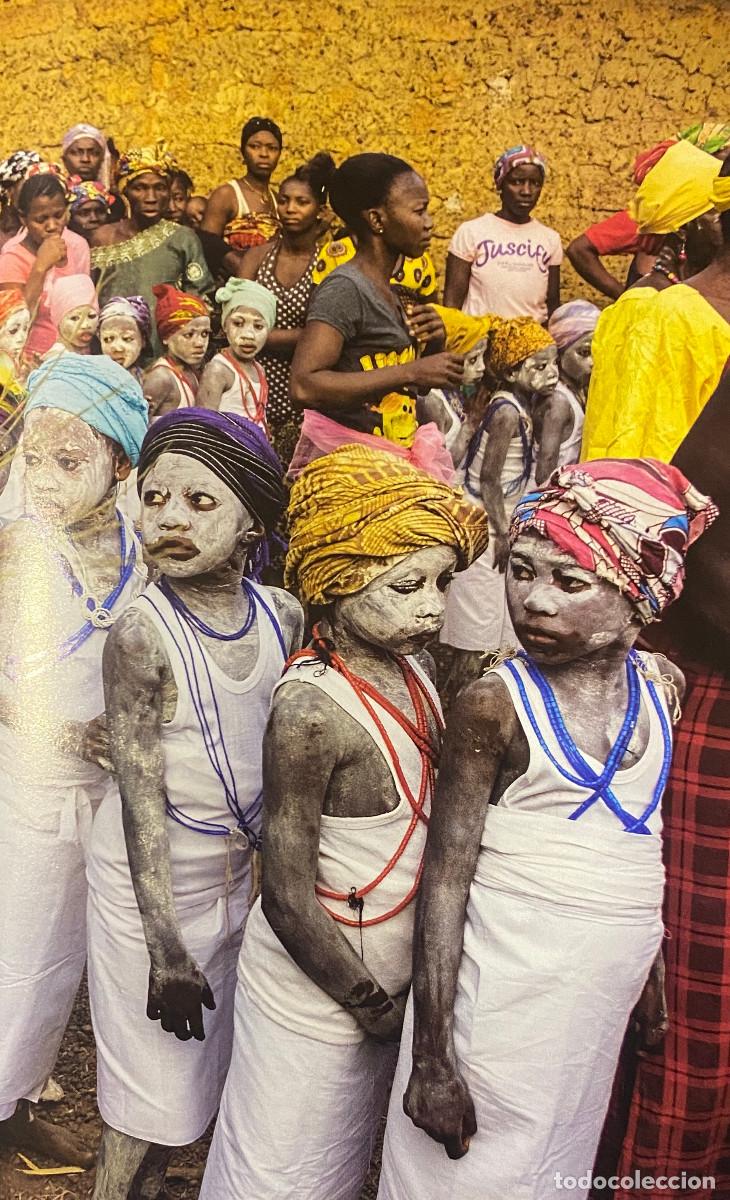 Otros art&iacute;culos de coleccionismo en papel: Fotograf&iacute;a art&iacute;stica. Ni&ntilde;as africanas pintadas para una fiesta. Tama&ntilde;o folio, enmarcable. Nueva.