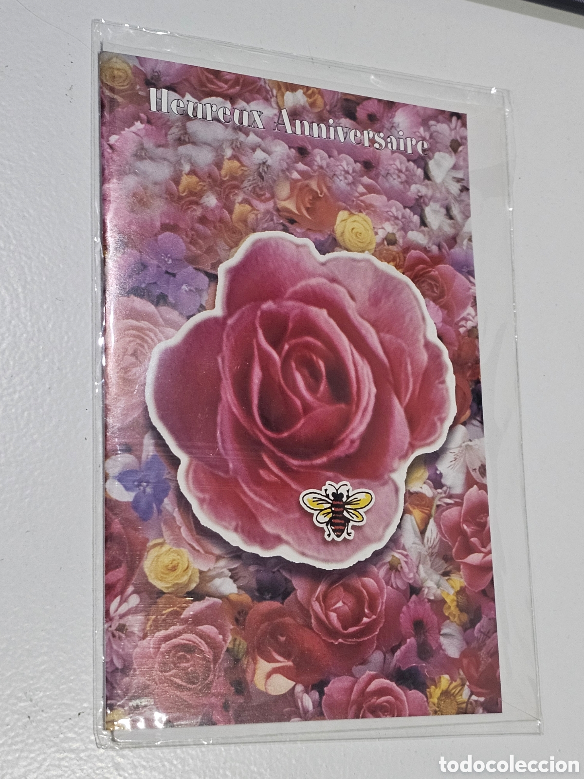 Otros art&iacute;culos de coleccionismo en papel: ​Tarjeta de Felicitaci&oacute;n Vintage / Postal Francesa - &rdquo;Heureux Anniversaire&rdquo; (Flores y Abeja)