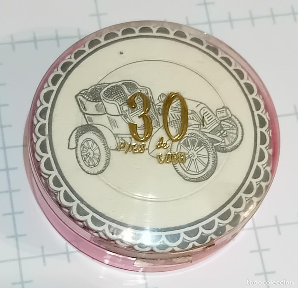 Otros art&iacute;culos de coleccionismo en papel: Caja de 30 posavasos &oacute; pies de copa coches cl&aacute;sicos
