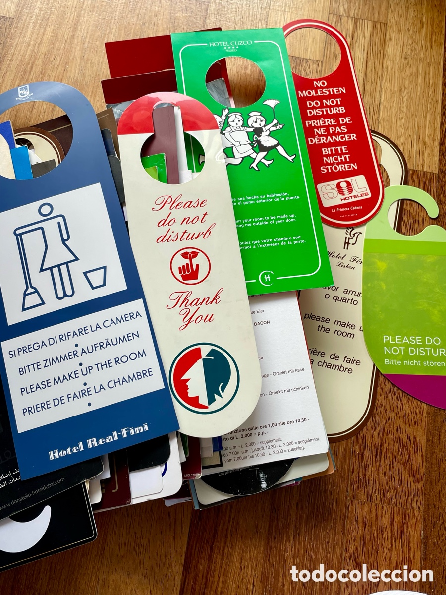 Otros art&iacute;culos de coleccionismo en papel: Lote de 123 colgadores de puerta de hotel (&rdquo;Do Not Disturb&rdquo;)