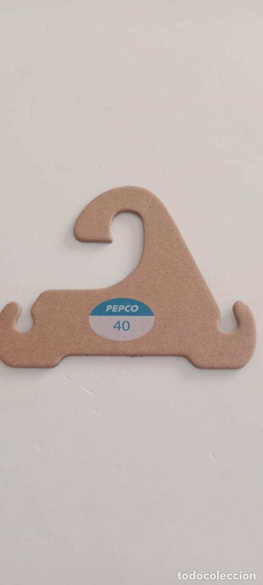 Otros art&iacute;culos de coleccionismo en papel: PERCHA DE CARTON DE ROPA EL DE FOTO C-VA3