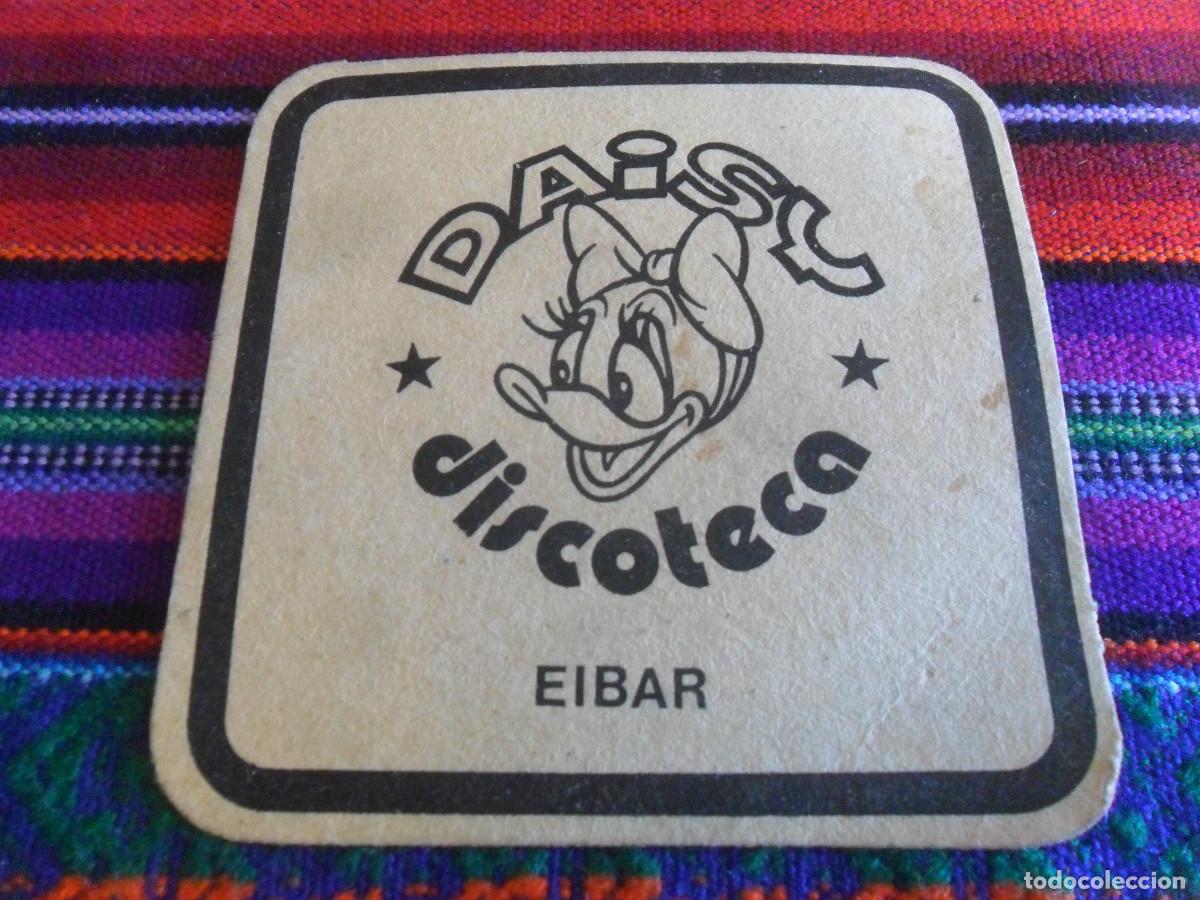 Otros art&iacute;culos de coleccionismo en papel: POSAVASOS CARTULINA DISCOTECA DAISY DE EIBAR. 9,5X9,5 CMS. WALT DISNEY. RARO.