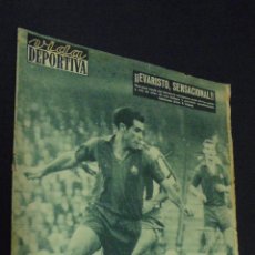Coleccionismo deportivo: VIDA DEPORTIVA. Nº 843. 6 NOVIEMBRE 1961. EL BARÇA GOLEA AL AT. DE MADRID. 5-1.