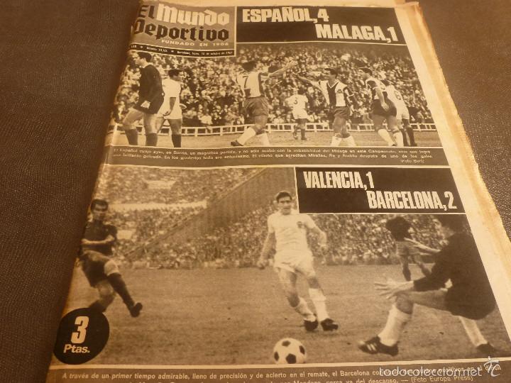 Coleccionismo deportivo: MUNDO DEPORTIVO(16-10-67)VALENCIA 1 BAR&Ccedil;A 2,ESPA&Ntilde;OL 4 M&Aacute;LAGA 1,BILBAO 1 R.MADRID 2,MORERA(HANDBOL)