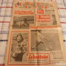 Coleccionismo deportivo: MUNDO DEPORTIVO(25-12-65)LAS PALMAS-BARÇA,LUCHA LIBRE,FELIZ NAVIDAD,FESTINA.. Lote 107551935