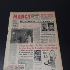 Coleccionismo deportivo: MARCA. 16/04/1964. COPA EUROPA. BURUSSIA,2 - INTER,2. RECOPA. GLASGOW RANGERS,3 - MTK,0.. Lote 115700788