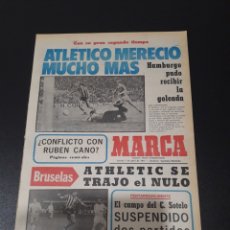 Coleccionismo deportivo: MARCA. 7/04/1977. RECOPA. ATLÉTICO MADRID,3 - HAMBURGO,1. UEFA. RACING WHITE,1 - BILBAO,1.. Lote 120961426