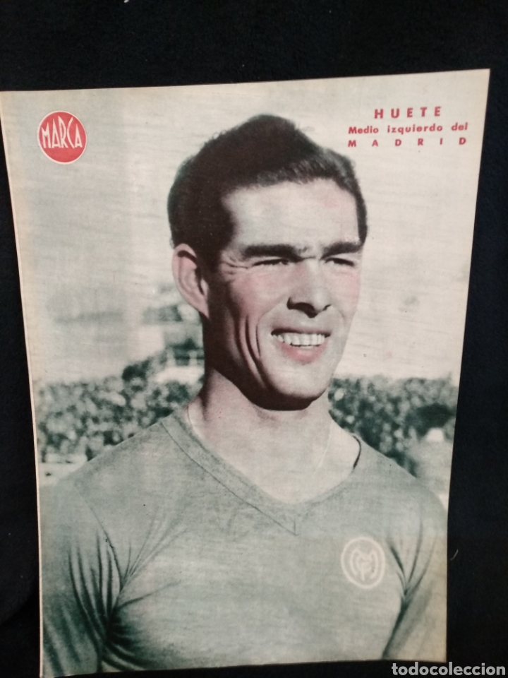 Collectionnisme sportif: Marca, Antiguo p&oacute;ster de la revista de Futbol. Huete, Madrid