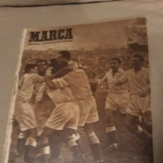 Coleccionismo deportivo: REVISTA MARCA 1949 .R.MADRID 4 .AT.MADRID 0 - DESFILE DE EQUIPOS SALAMANCA Y ARENAS DE ZARAGOZA. Lote 244629150