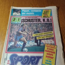 Coleccionismo deportivo: SPORT 16 OCTUBRE 1983. VALLADOLID 2 BARCA 1.¡ SCHUSTER, K.O ! - PIQUET, CAMPEÓN DEL MUNDO.MARATÓN NY
