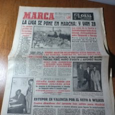 Coleccionismo deportivo: MARCA 12 SEPT 1958. TORRES FIRMA POR EL BETIS , FOTO. VUELTA A CATALUÑA. ESCUELA DE FUTBOL LÉRIDA.. Lote 299013973