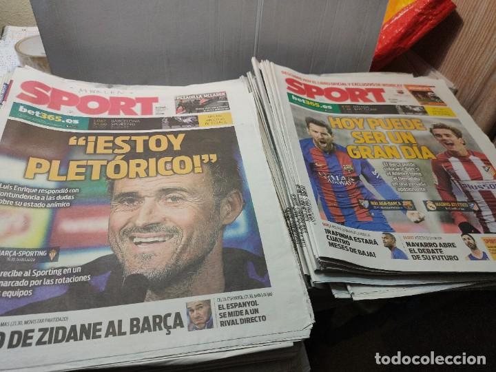 Coleccionismo deportivo: Lote de 148 periódicos Sport algunos emblemáticos Messi,etc - Foto 7 - 299781463