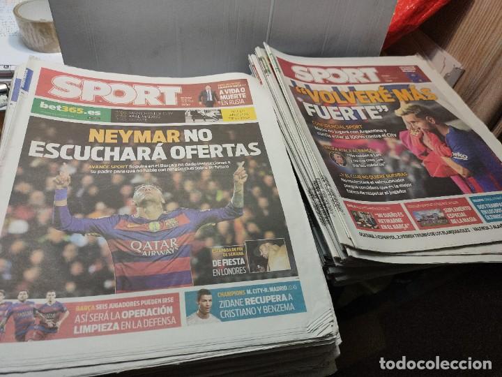 Coleccionismo deportivo: Lote de 148 periódicos Sport algunos emblemáticos Messi,etc - Foto 25 - 299781463