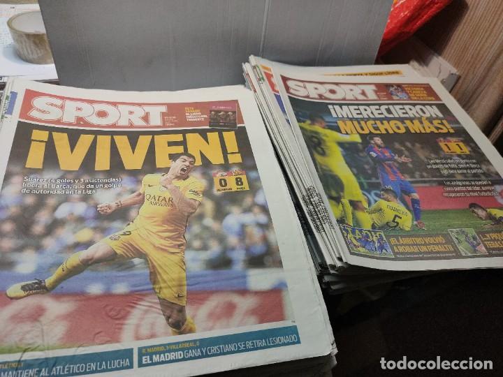 Coleccionismo deportivo: Lote de 148 periódicos Sport algunos emblemáticos Messi,etc - Foto 28 - 299781463