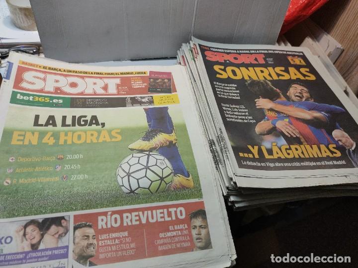 Coleccionismo deportivo: Lote de 148 periódicos Sport algunos emblemáticos Messi,etc - Foto 44 - 299781463