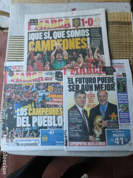 Sammelleidenschaft Sport: ESPA&Ntilde;A CAMPEONA DEL MUNDO 2010 - LA FINAL - CELEBRACI&Oacute;N - 3 PERI&Oacute;DICOS MARCA + P&Oacute;STER (DESCRIPCI&Oacute;N)