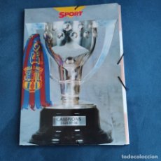 Coleccionismo deportivo: CARPETA BARÇA CAMPIONS LIGA 97-98, DIARIO SPORT. SOLO CARPETA CON UNA LAMINA DE FIGO