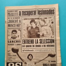 Coleccionismo deportivo: DIARIO AS - 3 ENERO 1980 - JUANITO, SELECCION, SANCHIS ..., COMPLETO. Lote 316653678