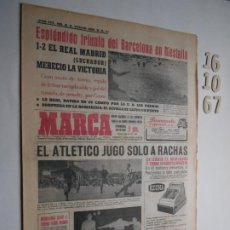 Coleccionismo deportivo: PERIODICO MARCA 16 OCTUBRE 1967 EXPLENDIDO TRIUNFO DEL BARCELONA EN MESTALLA