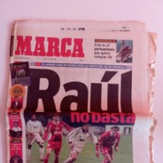 Coleccionismo deportivo: MARCA JUEVES 1 OCTUBRE 1998 RAÚL NO BASTA 2-1 MADRID CAYÓ EN MOSCÚ. Lote 363210080