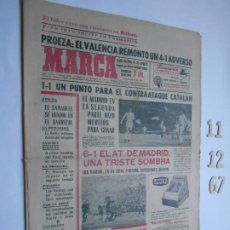 Coleccionismo deportivo: PERIODICO MARCA 11 DE DICIEMBRE DE 1967 PROEZA : EL VALENCIA REMONTO UN 4-1 ADVERSO. Lote 365269916
