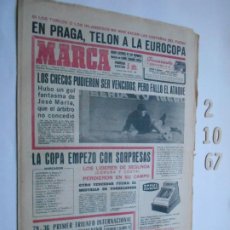 Coleccionismo deportivo: PERIODICO MARCA 2 DE OCTUBRE DE 1967 EN PRAGA TELÓN A LA EUROCOPA