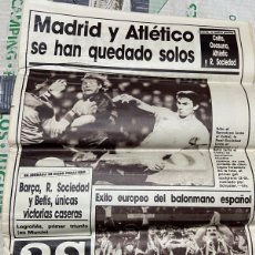 Coleccionismo deportivo: AS (9-11-1987) REAL MADRID ATLETICO JESUS GIL BARCELONA 2-0 CELTA VIGO BALONMANO RABA ETO GYOR. Lote 366098061