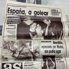 Coleccionismo deportivo: AS (18-11-1987) HOY ESPAÑA ALBANIA LLORENTE EVANGELISTA RUBEN PAZ MIGUEL MUÑOZ SELECCION ESPAÑOLA. Lote 366109906