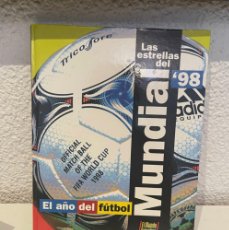 Coleccionismo deportivo: LAS ESTRELLAS DEL MUNDIAL '98. EL AÑO DEL FÚTBOL. EL MUNDO DEPORTIVO. Lote 367872241