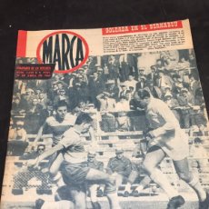 Coleccionismo deportivo: DIARIO MARCA 1962, SEMANARIO DE LOS DEPORTES. GOLEADA EN EL BERNABEU. REAL MADRID ELCHE