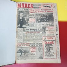 Coleccionismo deportivo: TOMO - PERIODICO MARCA DIARIO - ABRIL 1956 MES COMPLETO - PERIODICOS ENCUADERNADOS. Lote 400939434