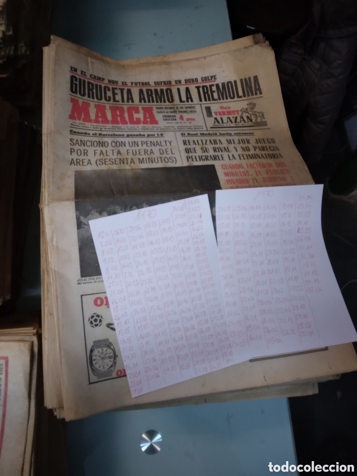 Coleccionismo deportivo: Diario Marca, 1970, aproximadamente m&aacute;s de 300 numeros