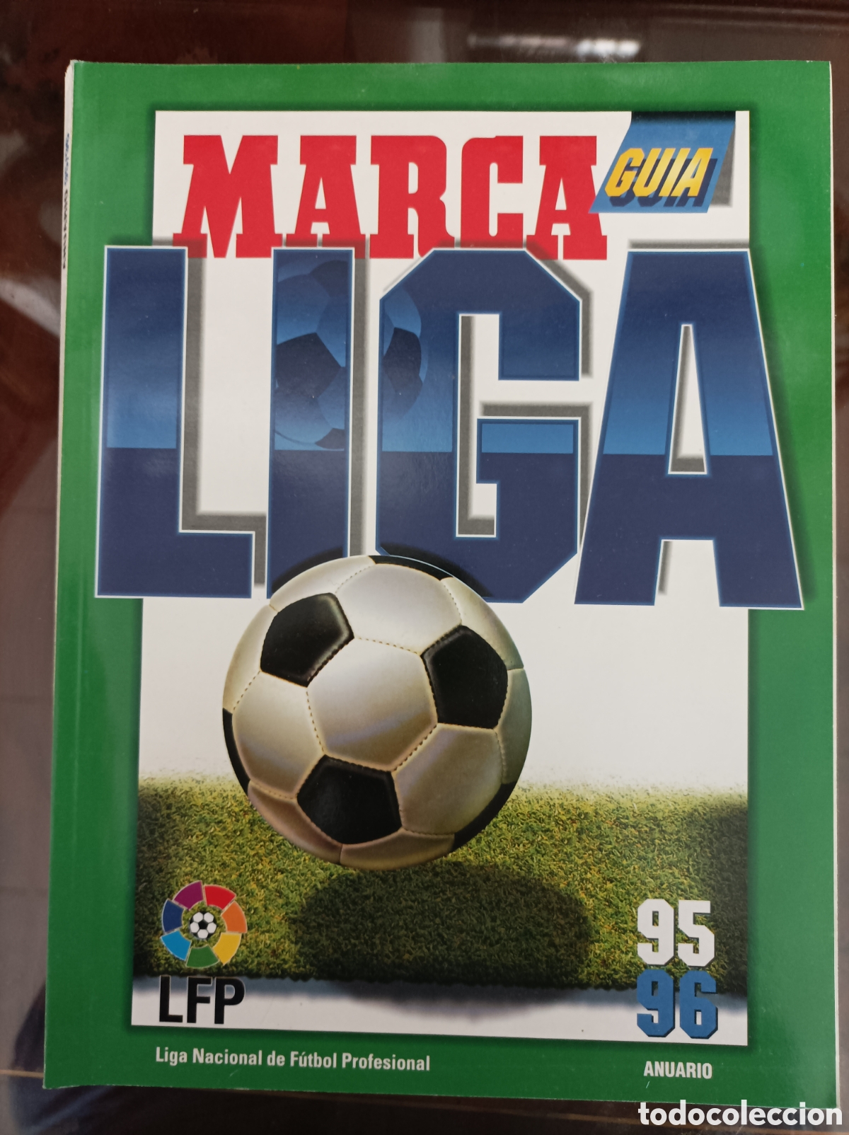 Coleccionismo deportivo: Revista gu&iacute;a marca - Foto 1