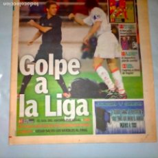 Coleccionismo deportivo: ANTIGUO PERIODICO FUTBOL MARCA 31 MARZO 2002 MADRID VALENCIA SE QUEDAN SOLO