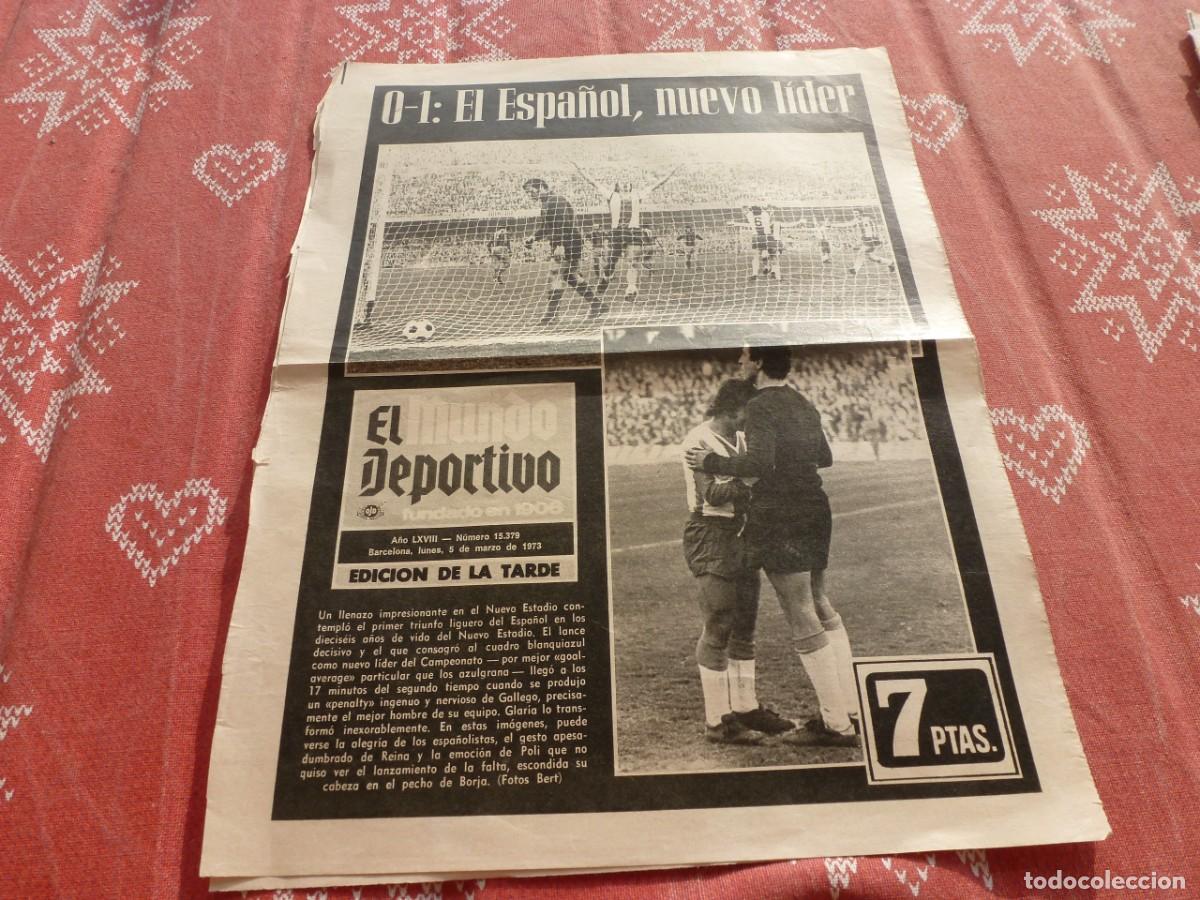 Collezionismo sportivo: MUNDO DEPORTIVO(5-3-73) BAR&Ccedil;A 0 ESPA&Ntilde;OL 1 !!! EL ESPA&Ntilde;OL NUEVO LIDER !!!! 2 HOJAS FOTOS