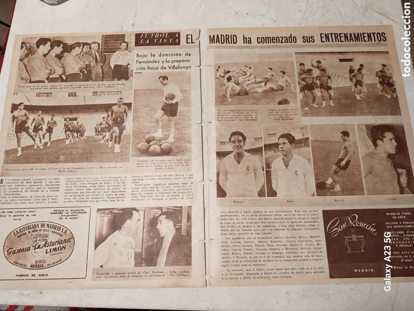 Coleccionismo deportivo: FUTBOL 1953 EL MADRID HA COMENZADO SUS ENTRENAMIENTOS CON FERN&Aacute;NDEZ. 2 HOJAS REVISTA . 34 X 27 CM