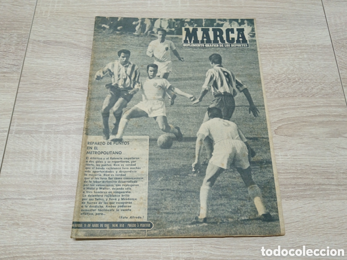 Sports collectibles: MARCA N&ordm; 958 (11/4/1961) FC BARCELONA HAMBURGO BENFICA RAPID SEMIFINAL COPA EUROPA LIGA RIVILLA AJED