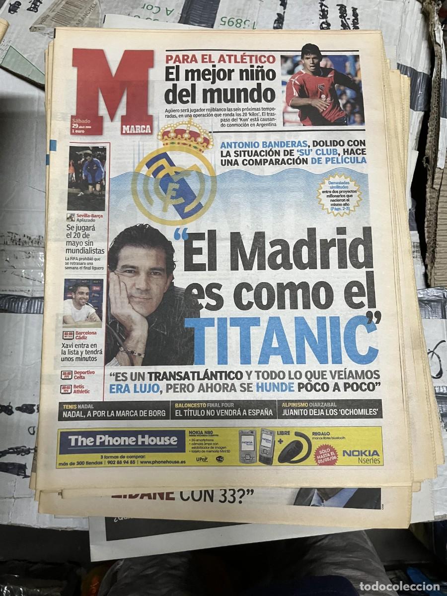 Sports collectibles: MARCA (29-4-2006) ANTONIO BANDERAS REAL MADRID FICHAJE JUN AGUERO ATLETICO MADRID