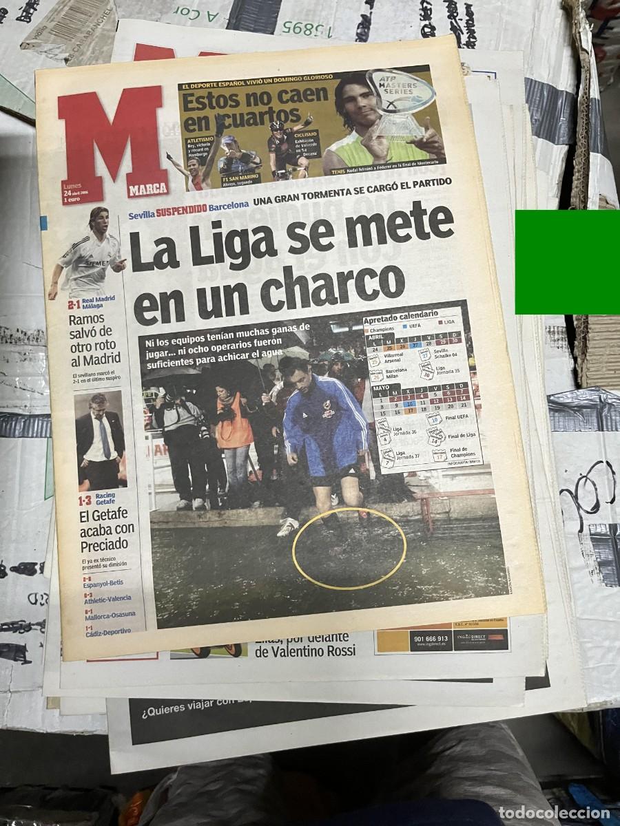 Coleccionismo deportivo: MARCA (24-4-2006) SEVILLA BARCELONA SUSPENDIDO REAL MADRID 2-1 MALAGA JORNADA LIGA