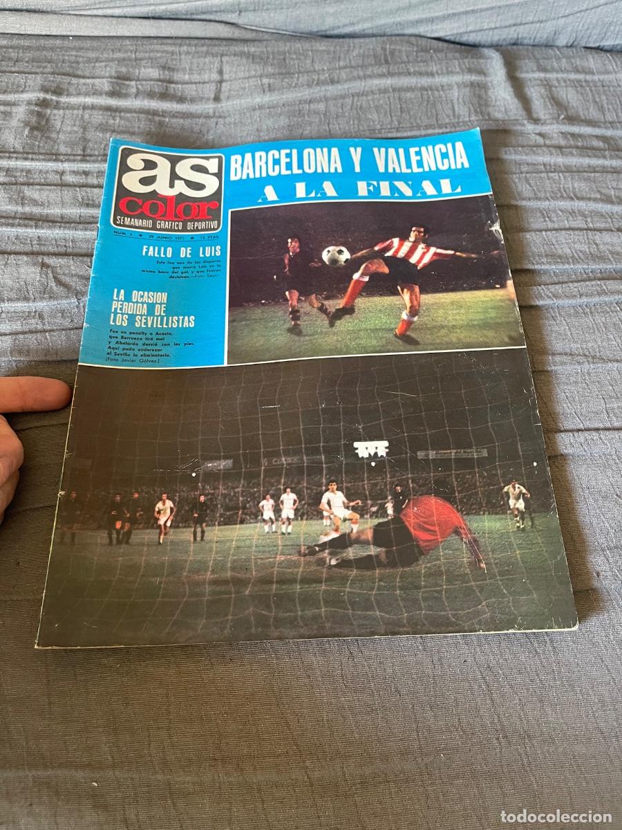 Coleccionismo deportivo: AS COLOR N&deg; 6 (1971). INCLUYE POSTER F.C. BARCELONA, ATL&Eacute;TICO - BARCELONA SEMIS COPA, SANTANA,...