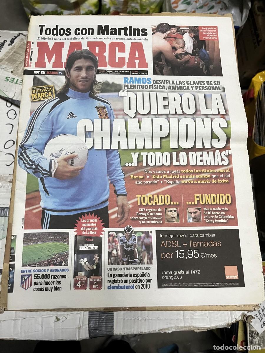 Coleccionismo deportivo: MARCA (17-11-2011) SERGIO RAMOS REAL MADRID MARTINS ATLETICO MADRID