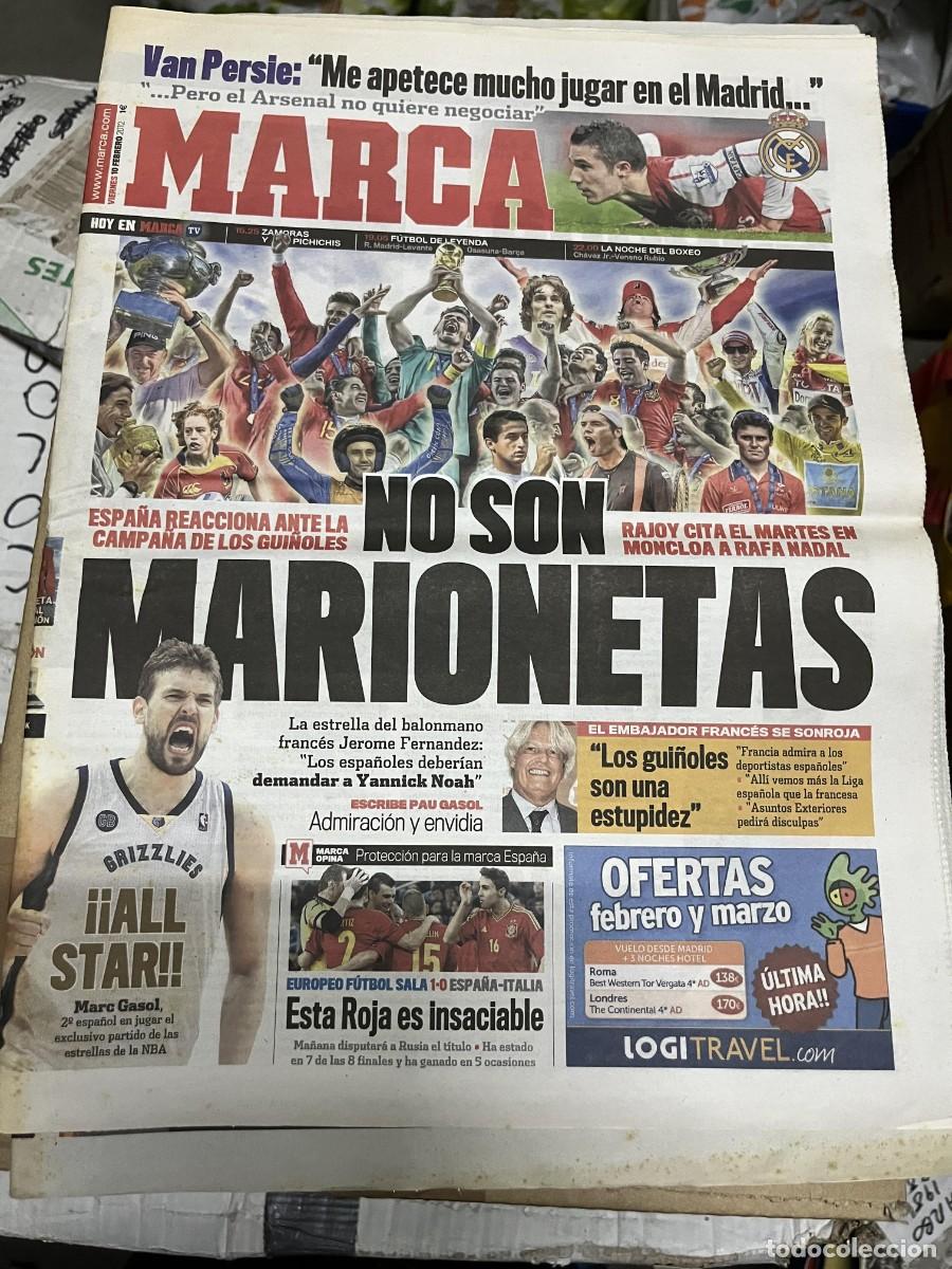 Coleccionismo deportivo: MARCA (10-2-2012) VAN PERSIE FICHAJE REAL MADRID MARC GASOL NBA MARIONETAS ATLETAS ESPA&Ntilde;OLES FRANCIA